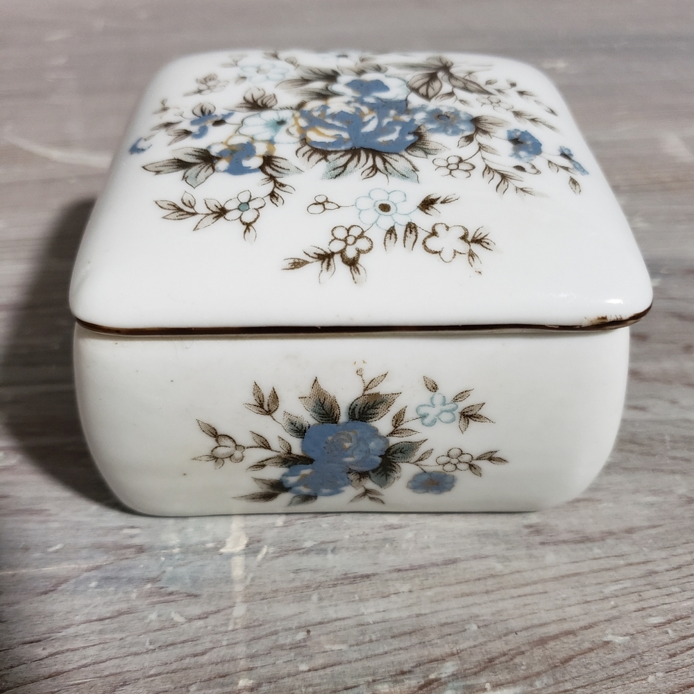 VINTAGE Diamond Fine China (Korea) Floral Covered Trinket Box